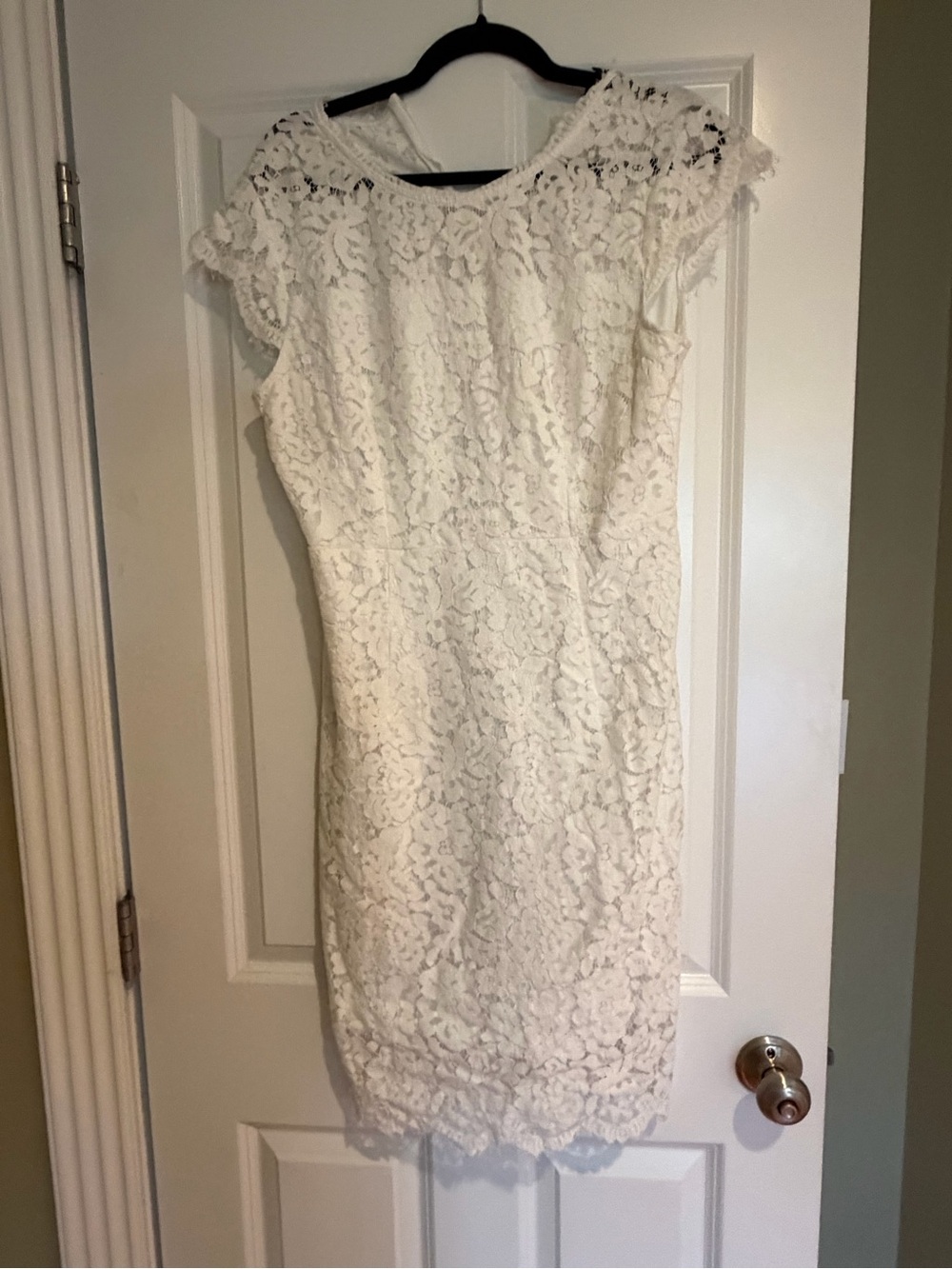 White Lace Cap-Sleeve Sheath Dress